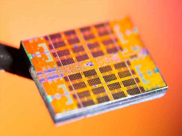оʶ ǰ̨зڽIntel